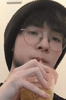 Yi Li